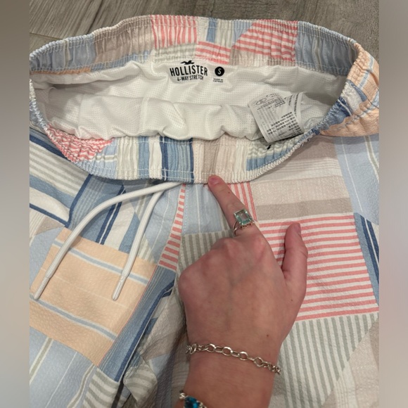 Hollister patterned Men’s swimshorts - Picture 4 of 6